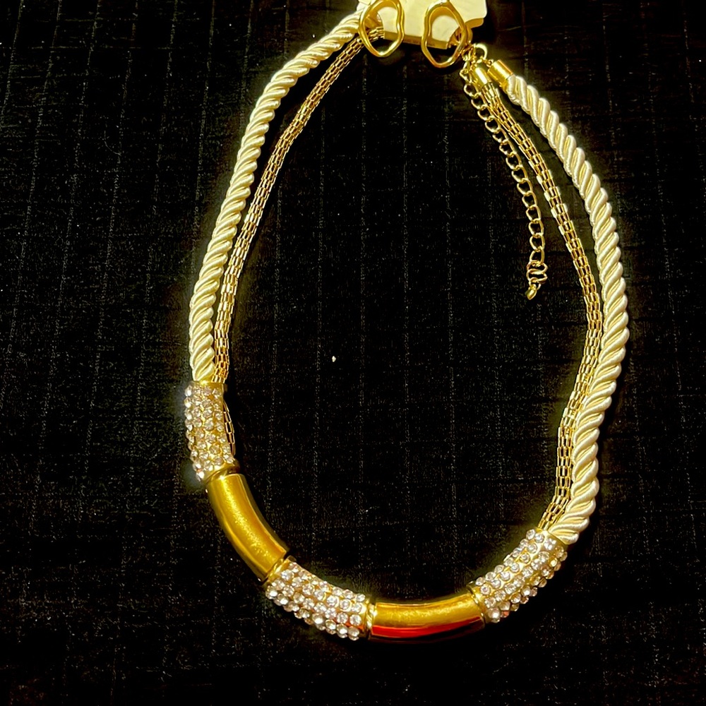 Elegant necklace & earring. Satin cord  cutaway and  adjustable chain.